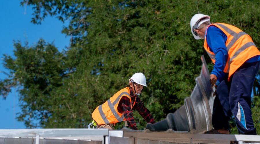 Professional gutter cleaning in Grand Mound, IA